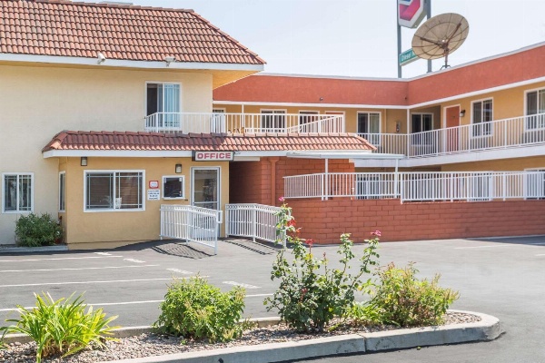 Super 8 de Wyndham Azusa image 1