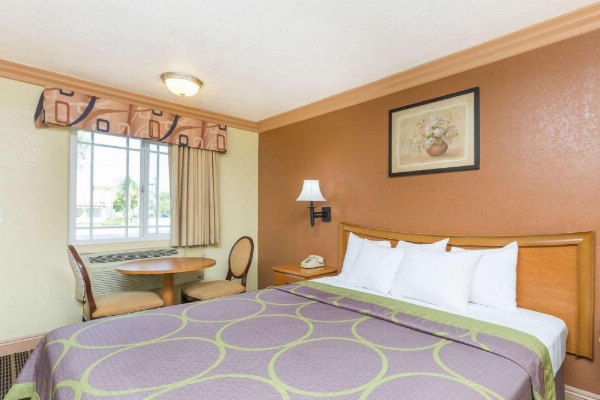 Super 8 de Wyndham Azusa image 10