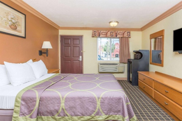 Super 8 de Wyndham Azusa image 11