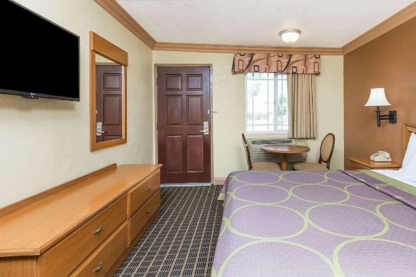 Super 8 de Wyndham Azusa image 5