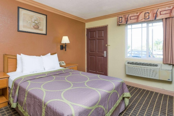 Super 8 de Wyndham Azusa image 7